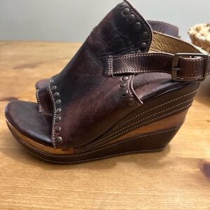 Bedstu studded wedge